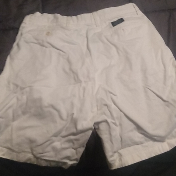 White shorts - Picture 2 of 3